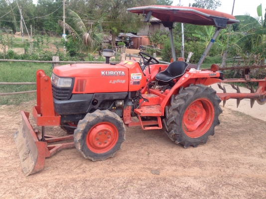 ขายด่วนรถไถนาคูโบต้า L 2808 4 WD ราคา 165,000 บาท พร้อมอุปกรณ์ ผานดันหน้า ผานหลัง รถสวยเครื่อง สภาพร