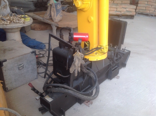 เครนเก่านอก2.5ton  8 เหลี่ยมสภาพดีพร้อมใช้  แขนกว้า30 เซนติเมตร