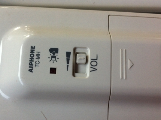 ขุดโทรศัพท์อินเตอร์คอมใข้สือสารกับตัวลูก ใข้ติดหน้าประตูบ้านเพื่อคุยกับคนหน้าบ้านก่อนเปิดประตูได้