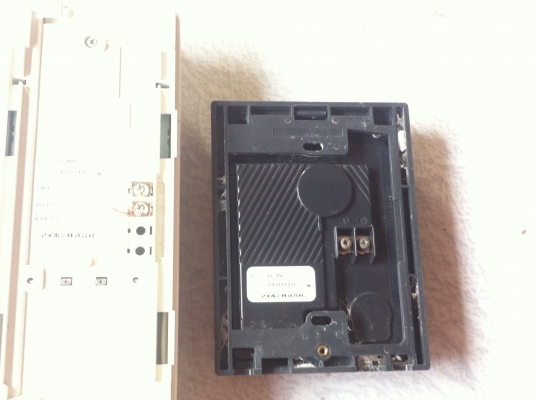 ขุดโทรศัพท์อินเตอร์คอมใข้สือสารกับตัวลูก ใข้ติดหน้าประตูบ้านเพื่อคุยกับคนหน้าบ้านก่อนเปิดประตูได้