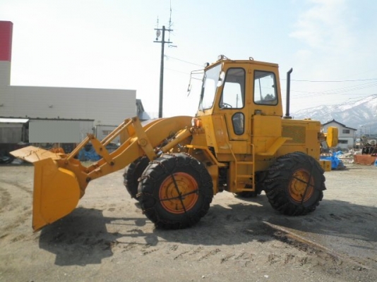 รถตักยอดฮิต 920 #75J-***** 1982yr 14250hr Tel : 098-858-5524 สามภพ ครับ