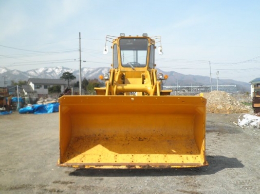 รถตักยอดฮิต 920 #75J-***** 1982yr 14250hr Tel : 098-858-5524 สามภพ ครับ