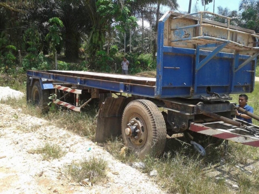 หางลูกพ่วงพื้นเรียบ 2 คาน ยาง 8 เส้น ครบ ของสามมิตรSMM ขายตามสภาพ หางสภาพดี ยางด้อย เล่มพร้อม