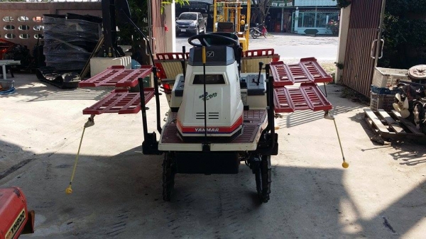 รถปลูกข้าวนั่งขับ YANMAR  รุ่น RR40 เก่าญี่ปุ่น ดำนา 4 แถว สภาพสวย เครื่องยนต์ติดง่าย สภาพสวยพร้อมใช้งาน