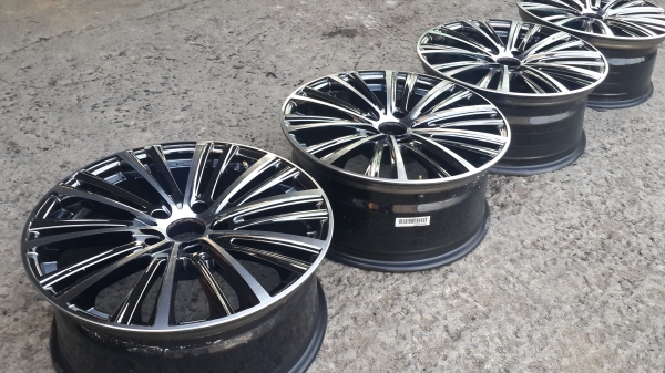 ขอบ 18 5รู114 สภาพสวยๆ ครบชุด 4วง