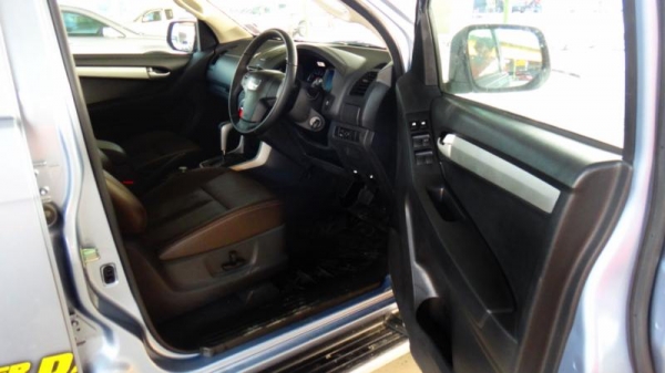 ขาย ALL NEW D-MAX V-CROSS 3.0Ddi VGS TUBRO 4X4 ปี 2014 ขาย ALL NEW D-MAX V-CROSS 3.0Ddi VGS TUBRO 4X4 ปี 2014