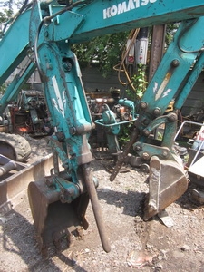 มาอีกคันแล้วครับ กับรถขุด หายาก - รถขุด แบคโฮ  KOMATSU : PC 20-7E บูมอาร์ม หัวกระแทกในตัว