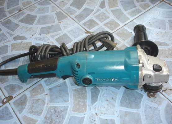 ขายเครื่องเจียรไฟฟ้า 5 นิ้ว 1050 วัตต์ Makita รุ่น GA5010