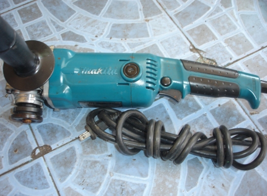 ขายเครื่องเจียรไฟฟ้า 5 นิ้ว 1050 วัตต์ Makita รุ่น GA5010