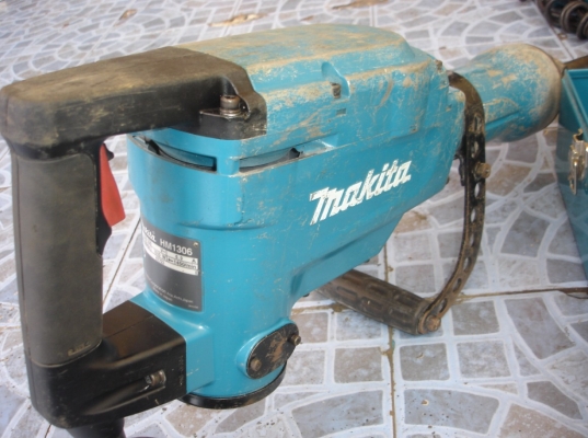 ขายเครื่องสกัดคอนกรีต(สกัดไฟฟ้า) 1510 วัตต์ Makita รุ่น HM1306
