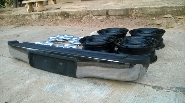 ขายล้อกระทะ พร้อมฝาครอบ ขอบ15 5รู114 และกันชนหลัง วีโก้  3500 บ.