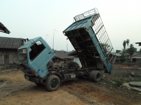 ขายรถหกล้อดั้ม  ISUZU NKR 110แรง ราคา275000