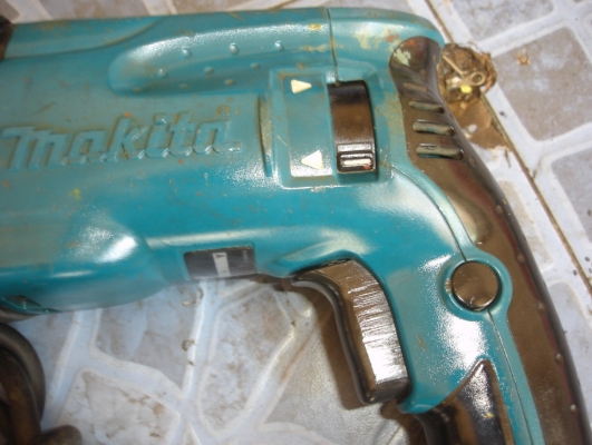 สว่านโรตารี่ 24มม. makita hr2470f (780w.) 3ระบบ