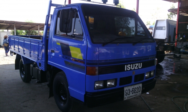 รถสี่ล้อ    88  แรง  เครื่องดี  ครัชชีดี  พวงมาลัยเพาเวอร์  แอร์เย็น  เอกสารพร้อม