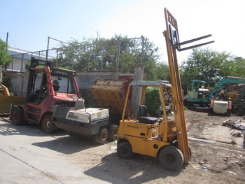 ขาย - รถยก โฟล์ทลิฟท์ TOYOTA: 2FGH 15  ขนาด 1.5 ตัน ราคาไม่ถึงแสนครับ