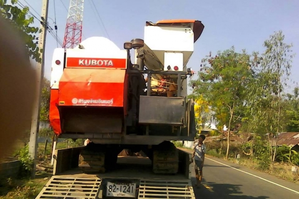 ขายรถเกี่ยวข้าวKUBOTA DC60 สภาพสวย ปี54 ช่วงล่างดี ทำงานเร็ว ใช้งานได้ทุกระบบ เล่มทะเบียนพร้อมโอน สนใจโทร 090-8588220คุณนะ 093-3258446คุณบิว ID:narong498 หรือ www.truck.in.th/498 หรือเพจFacebook ณรงค์ ซื้อขายรถมือสอง (เว็บไซต์ส่วนตัว)