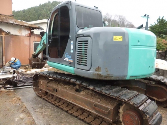 SK135SRSR-1ES YY04-0****  ปี2004  7423ชม. สภาพสวย แทรคก้อนยาง เครื่อง ISUZU BB-4BG1T ราคาไม่แพงครับ