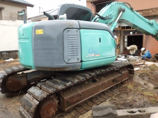 SK135SRSR-1ES YY04-0****  ปี2004  7423ชม. สภาพสวย แทรคก้อนยาง เครื่อง ISUZU BB-4BG1T ราคาไม่แพงครับ