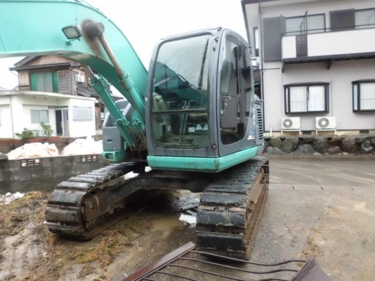 SK135SRSR-1ES YY04-0****  ปี2004  7423ชม. สภาพสวย แทรคก้อนยาง เครื่อง ISUZU BB-4BG1T ราคาไม่แพงครับ