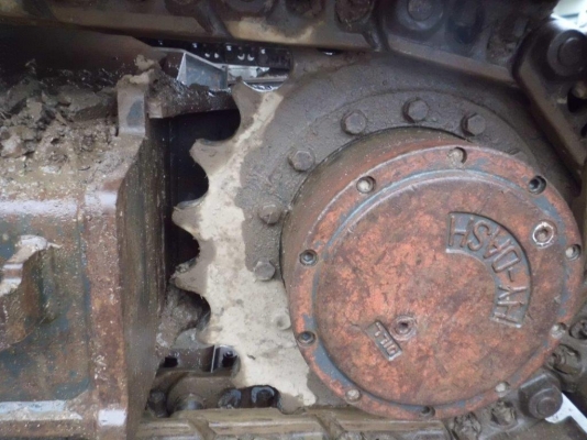 SK135SRSR-1ES YY04-0****  ปี2004  7423ชม. สภาพสวย แทรคก้อนยาง เครื่อง ISUZU BB-4BG1T ราคาไม่แพงครับ