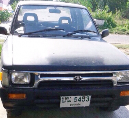 TOYOTA HILUX MIGHTY-X EXTRACAB 2.5 MT ปี 36 รถสภาพดีพร้อมใช้งานได้เลยครับ เครื่องแรงดีไม่มีควันขาวไม่เยิ้ม ภายในเก๋งคอนโซลสวยครบ พวงมาลัยธรรมดา ช่วงล่างคัชซีสวยไม่มีผุ ยางสภาพดี 60\% พร้อมใช้งาน เอกสารทะเบียนครบพร้อมโอน ราคาต่อรองได้ครับ