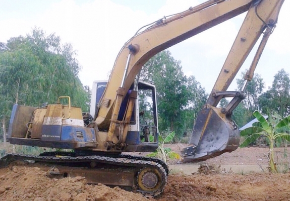 KOMATSU PC 120-5 เครื่องยนต์เดิมปั๊มเดิมๆแรงดีทำงานเร็วไม่โหลด รถบอดี้สวยพร้อมใช้งานได้เลยครับ ภายในเก๋งคอนโทรลยาวใช้งานง่ายคล่องตัวดี ภายนอกบูมอาร์มไม่ปะไม่ดาม ช่วงล่างเอวแน่น เฟลมไม่มีผุ สป็อกเก็ตสวยใช้ได้นาน โรลเลอร์โซ่บูทใบแทรกประมาณ 60\% พร้อมใช้งาน เ