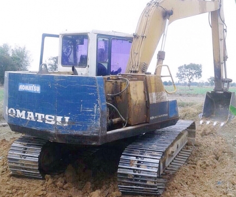 KOMATSU PC 120-5 เครื่องยนต์เดิมปั๊มเดิมๆแรงดีทำงานเร็วไม่โหลด รถบอดี้สวยพร้อมใช้งานได้เลยครับ ภายในเก๋งคอนโทรลยาวใช้งานง่ายคล่องตัวดี ภายนอกบูมอาร์มไม่ปะไม่ดาม ช่วงล่างเอวแน่น เฟลมไม่มีผุ สป็อกเก็ตสวยใช้ได้นาน โรลเลอร์โซ่บูทใบแทรกประมาณ 60\% พร้อมใช้งาน เ