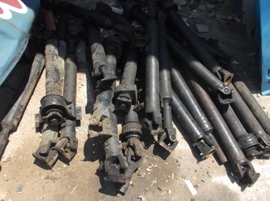 ขายเพลากลาง  ISUZU  NPR  ชุดละ 3,000 บาท