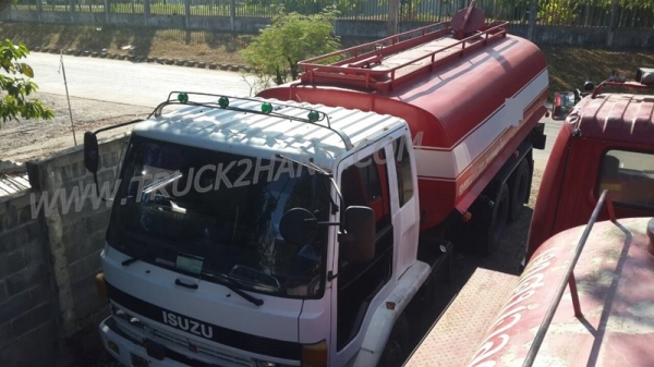 รถบรรทุกน้ำ  10 ล้อ  ยี่ห้อ ISUZU    น็อต  8 ตัว