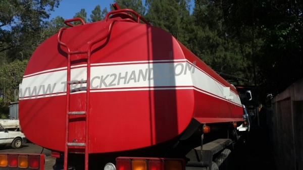 รถบรรทุกน้ำ  10 ล้อ  ยี่ห้อ ISUZU    น็อต  8 ตัว