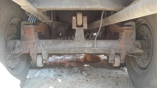 รถบรรทุกน้ำ  10 ล้อ  ยี่ห้อ ISUZU    น็อต  8 ตัว