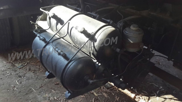 รถบรรทุกน้ำ  10 ล้อ  ยี่ห้อ ISUZU    น็อต  8 ตัว