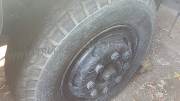 รถบรรทุกน้ำ  10 ล้อ  ยี่ห้อ ISUZU    น็อต  8 ตัว