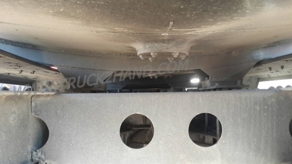 รถบรรทุกน้ำ  10 ล้อ  ยี่ห้อ ISUZU    น็อต  8 ตัว