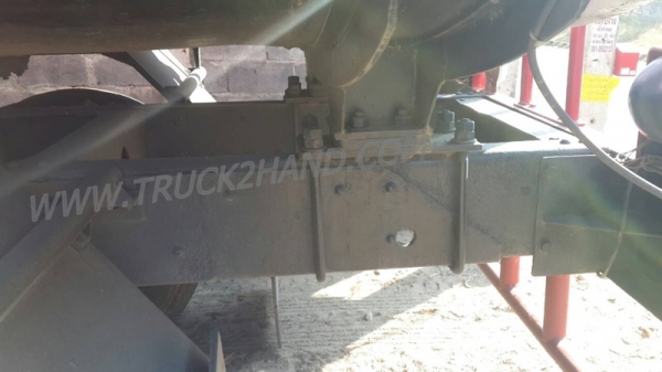 รถบรรทุกน้ำ  10 ล้อ  ยี่ห้อ ISUZU    น็อต  8 ตัว