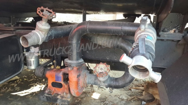 รถบรรทุกน้ำ  10 ล้อ  ยี่ห้อ ISUZU    น็อต  8 ตัว