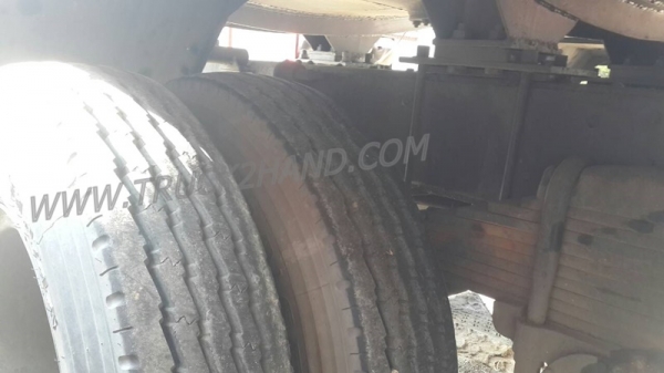 รถบรรทุกน้ำ  10 ล้อ  ยี่ห้อ ISUZU    น็อต  8 ตัว