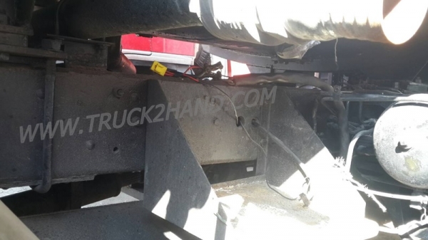 รถบรรทุกน้ำ  10 ล้อ  ยี่ห้อ ISUZU    น็อต  8 ตัว