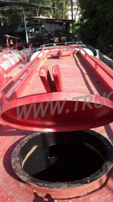 รถบรรทุกน้ำ  10 ล้อ  ยี่ห้อ ISUZU    น็อต  8 ตัว