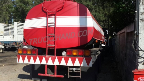 รถบรรทุกน้ำ  10 ล้อ  ยี่ห้อ ISUZU    น็อต  8 ตัว