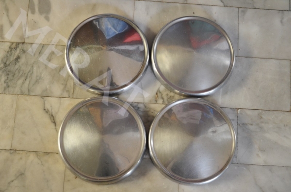 ขายฝาครอบล้อ ฟอร์ด 4 ฝา แถม 1 ฝา สภาพค่อนข้างดี 1,000.-บาท