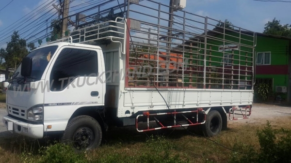รถ 6ล้อ Isuzu  NQR 175 รถรั้ว กระบะยาว5.6เมตร เข็มไมล์ 197850 รถปี 2549
