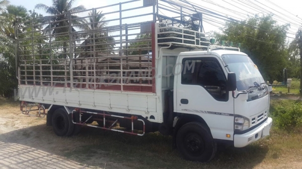 รถ 6ล้อ Isuzu  NQR 175 รถรั้ว กระบะยาว5.6เมตร เข็มไมล์ 197850 รถปี 2549