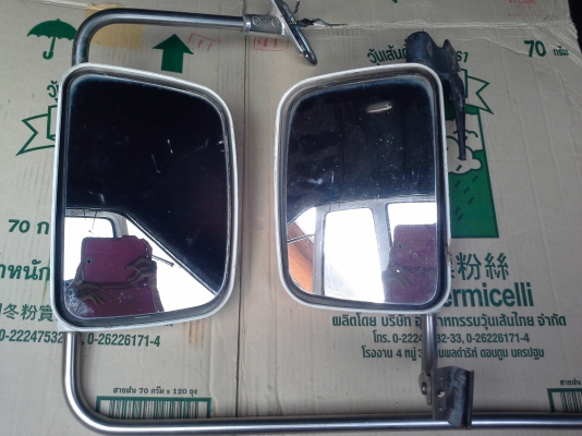 ขายคร้าบ กระมองข้างเเบบใหญ่ ปรับไฟฟ้า japan แท้ เลนส์ใสๆ พลาสติกครอบมีรอยตามรูปเก็บงานหน่อยหล่อเลย ใส่เรโทร หล่อเทห์ไม่ซ้ำใคร ด่วน2800-แถมสวิชท์ปรับให้1ตัวคร้าบ สนใจ ib/081-7915677