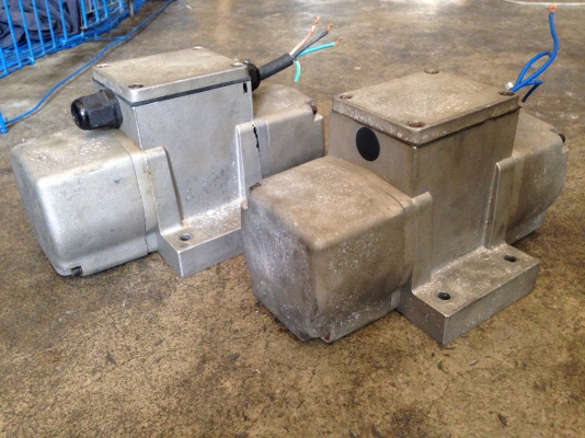 ขายมอเตอร์ สั่น-เขย่า 380V โครงสร้างอลูมิเนียมทั้งตัว made in Germany สภาพสวย พร้อมใช้งาน มี 2 ตัวครับ