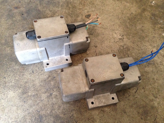 ขายมอเตอร์ สั่น-เขย่า 380V โครงสร้างอลูมิเนียมทั้งตัว made in Germany สภาพสวย พร้อมใช้งาน มี 2 ตัวครับ