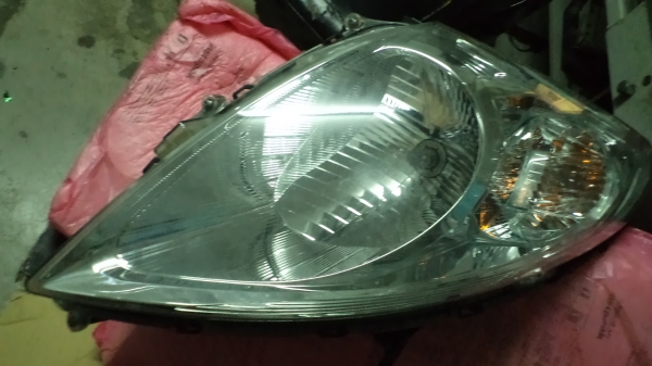 ขายไฟหน้า  Suzuki Swift  R