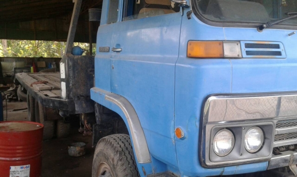 รถอีซูซุ 10 ล้อ ( จำโบ้ )  ท้ายลาด  เปลื่ยนเครื่อง 175 แรงม้า.    สนใจติดต่อ  081 - 6079515