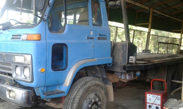 รถอีซูซุ 10 ล้อ ( จำโบ้ )  ท้ายลาด  เปลื่ยนเครื่อง 175 แรงม้า.    สนใจติดต่อ  081 - 6079515