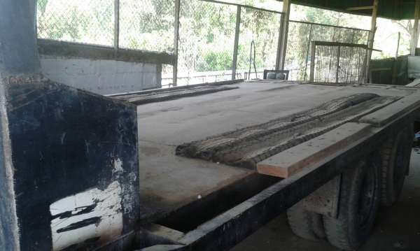 รถอีซูซุ 10 ล้อ ( จำโบ้ )  ท้ายลาด  เปลื่ยนเครื่อง 175 แรงม้า.    สนใจติดต่อ  081 - 6079515